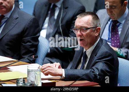 Sitzung des UN-Sicherheitsrats zum Friedensprozess in Syrien (160504) -- NEW YORK, 4. Mai 2016 -- UN-Untergeneralsekretär für politische Angelegenheiten Jeffrey Feltman, spricht vor der Tagung des UN-Sicherheitsrates zu Syrien am 4. Mai 2016 im UN-Hauptquartier in New York. Die Vereinten Nationen forderten die syrischen Parteien am Mittwoch nachdrücklich auf, die Feindseligkeiten in Aleppo, einer großen Stadt im Norden Syriens, die eine Eskalation gewaltsamer Kämpfe erlebt hat, einzustellen.) VN-NEW YORK-SICHERHEITSRAT-SYRIEN LixMuzi PUBLICATIONxNOTxINxCHN Treffen des VN-SICHERHEITSRATS zum Friedensprozess in Syr Stockfoto