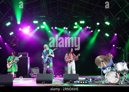 Dorset, Großbritannien. Donnerstag, 31. August 2023. Deerhoof trat 2023 beim End of the Road Festival in Larmer Tree Gardens in Dorset auf. Fototermin: Donnerstag, 31. August 2023. Foto sollte lauten: Richard Gray/Alamy Live News Stockfoto