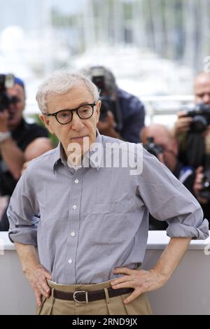 (160511) -- CANNES, Mai. 11, 2016 -- Regisseur Woody Allen nimmt am 11. Mai 2016 an einem Fototermin für die Film Cafe Society während des 69. Cannes Film Festivals in Cannes Teil. FRANCE-CANNES-FILM FESTIVAL-CAFE GESELLSCHAFT-FOTOAUFRUF JinxYu PUBLICATIONxNOTxINxCHN 160511 Cannes 11. Mai 2016 Regisseur Woody alle von ihnen nimmt an einem Fotoaufruf für die Film Cafe Society während der 69. Filmfestspiele von Cannes in Cannes Frankreich AM 11. Mai 2016 Cannes Film Festival Cafe Society Fotoaufruf JinxYu PUBLICATIONxNOTxINxCHN Stockfoto