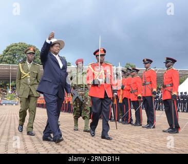 (160513) -- KAMPALA, 13. Mai 2016() -- ugandischer Präsident Yoweri Museveni (1. L, Front) nimmt an der Einweihungszeremonie in Kampala, Uganda, am 12. Mai 2016 Teil. Der ugandische Präsident Yoweri Museveni wurde am Donnerstag für weitere fünf Jahre vereidigt. () UGANDA-KAMPALA-PRÄSIDENT-INAUGURATION Xinhua PUBLICATIONxNOTxINxCHN 160513 Kampala 13. Mai 2016 der ugandische Präsident Yoweri Museveni Veni 1st l Front nimmt an der Einweihungszeremonie in Kampala Teil Uganda 12. Mai 2016 der ugandische Präsident Yoweri Museveni Veni hat AM Donnerstag sein Amt für weitere fünf Jahre vereidigt Stockfoto