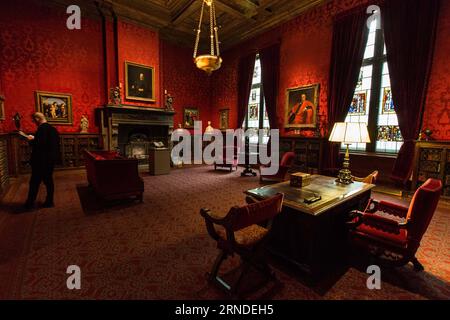 (160518) -- NEW YORK, 17. Mai 2016 -- Foto aufgenommen am 17. Mai 2016 zeigt The Pierpont Morgan's Study of the Morgan Library and Museum in New York, USA. Die Morgan Library & Museum, früher Pierpont Morgan Library, ist eine Museum- und Forschungsbibliothek in der Madison Avenue 225, East 36th Street, im Stadtteil Murray Hill in Manhattan, New York City. Es wurde 1906 gegründet, um die Privatbibliothek von J. P. Morgan zu beherbergen, die Manuskripte und gedruckte Bücher, einige davon in seltenen Einbindungen, sowie seine Sammlung von Drucken und Zeichnungen enthielt. Die Bibliothek wurde von entworfen Stockfoto