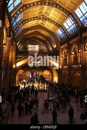 (160518) -- LONDON, 18. Mai 2016 -- Aktenfoto vom 5. Dezember 2015 zeigt das Natural History Museum in London, Großbritannien. Der Internationale Museumstag wird jedes Jahr am oder um den 18. Mai unter der Koordination des Internationalen Museumsrats (ICOM) gefeiert. ) (Zhf) BRITAIN-MUSEUMS-INTERNATIONAL MUSEUM DAY HanxYan PUBLICATIONxNOTxINxCHN 160518 London 18. Mai 2016 File Photo Shoot ON DEC 5 2015 Shows The Natural History Museum in London der Britain International Museum Day WIRD jedes Jahr AM oder um den 18. Mai unter der Koordination des International Council of Museum ICOM zhf Britai gefeiert Stockfoto