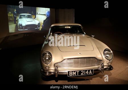 (160518) -- LONDON, 18. Mai 2016 -- Aktenfoto vom 4. Oktober 2014 zeigt die Ausstellung Bond in Motion im London Film Museum in London, Großbritannien. Der Internationale Museumstag wird jedes Jahr am oder um den 18. Mai unter der Koordination des Internationalen Museumsrats (ICOM) gefeiert. ) (Zhf) BRITAIN-MUSEUMS-INTERNATIONAL MUSEUM DAY HanxYan PUBLICATIONxNOTxINxCHN 160518 London 18. Mai 2016 File Photo Shoot ON OCT 4 2014 Shows the Bond in Motion Exhibition at the London Film Museum in London Britain International Museum Day WIRD jedes Jahr AM oder um den 18. Mai unter dem Coordinat gefeiert Stockfoto