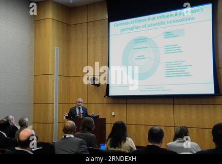 (160518) -- WASHINGTON, 17. Mai 2016 -- Fred Gould, Vorsitzender des Studienausschusses für gentechnisch veränderte Pflanzen (GE), spricht auf einer Pressekonferenz in Washington, USA, am 17. Mai 2016. Gentechnisch veränderte Pflanzen (GE) sind sicher zu essen und schädigen nicht die Umwelt, so ein wichtiger Bericht, der am Dienstag von einem einflussreichen US-Expertengremium veröffentlicht wurde. Der Bericht wies jedoch darauf hin, dass die Technologie nicht, wie viele Befürworter behaupteten, zu höheren Erträgen führt. ) (Zhf) USA-WASHINGTON-GENETISCH VERÄNDERTE KULTURPFLANZEN-BRIEFING BaoxDandan PUBLICATIONxNOTxINxCHN 160518 Washington Ma Stockfoto