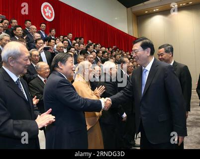 (160519) -- HONGKONG, 19. Mai 2016 -- Zhang Dejiang (R Front), Vorsitzender des Ständigen Ausschusses des Nationalen Volkskongresses Chinas, trifft sich mit Vertretern aus verschiedenen Gesellschaftsschichten am 19. Mai 2016 im Hauptquartier der Sonderverwaltungsregion Hongkong in Hongkong, Südchina. ) (Cxy) CHINA-HONG KONG-ZHANG DEJIANG-MEETING (CN) LiuxWeibing PUBLICATIONxNOTxINxCHN 160519 Hong KONG 19. Mai 2016 Zhang Dejiang r Front Vorsitzender des Thing Committee des China S National Celebrities S Kongresses trifft sich mit Vertretern aus verschiedenen Bereichen des Lebens AM Hauptsitz von Hongkong Stockfoto