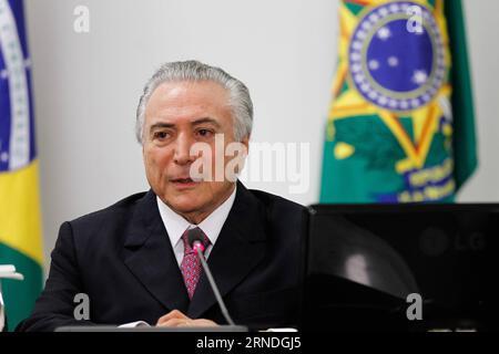 (160520) -- BRASILIA, 19. Mai 2016 -- Foto des brasilianischen Interimspräsidenten Michel Temer, der sich am 19. Mai 2016 mit Frauen der Abgeordnetenkammer in Brasilia, der Hauptstadt Brasiliens, traf. Beto Barata/) (cm) (fnc) BRASILIEN-BRASILIA-MICHEL TEMER-TREFFEN Brasilien sxPresidency PUBLICATIONxNOTxINxCHN 160520 Brasilia 19. Mai 2016 Foto bereitgestellt von Shows brasilianischer Interimspräsident Michel Témer Treffen mit Frauen der Abgeordnetenkammer in Brasilia Hauptstadt Brasiliens AM 19. Mai 2016 Beto Barata cm FNC Brazil Brasilia Michel TéNOICATICxBLINNCHN Treffen Brasilia Brasilia Brasilia Brasilia Brasilia Brasilia Brasilia Stockfoto