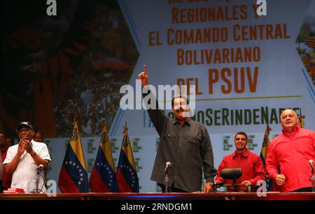 (160520) -- CARACAS, 19. Mai 2016 -- Foto von zeigt, wie der venezolanische Präsident Nicolas Maduro (3. R) am 19. Mai 2016 an der Vereidigung neuer politischer Teams der Vereinigten Sozialistischen Partei Venezuelas (PSUV) im Theater Teresa Carreno in Caracas, der Hauptstadt Venezuelas, teilnimmt. Nicolas Maduro bestätigte am Donnerstag, dass er die Vermittlung des Generalsekretärs der Union südamerikanischer Nationen Ernesto Samper und drei ehemaliger Präsidenten beantragt habe, um einen Dialog mit der Opposition zu fördern. (Da) VENEZUELA-CARACAS-NICOLAS MADURO VENEZUELA SxPRESIDENCY PUBLICATIONxNOTxINxCHN 16052 Stockfoto