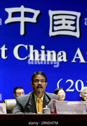 (160521) -- ZHENGZHOU, 21. Mai 2016 -- Sanjay Kumar Manjul, Direktor des Institute of Archaeology of India's Archaeological Survey, spricht den ersten China Archaeological Congress in Zhengzhou, Hauptstadt der zentralchinesischen Provinz Henan, am 21. Mai 2016 an. Der erste China Archaeological Congress startete hier am Samstag, an dem etwa 400 Experten aus über 10 Ländern und Regionen teilnahmen, darunter Großbritannien, Ägypten, Deutschland, Indien und die Vereinigten Staaten. ) (Zkr) CHINA-ZHENGZHOU-ARCHAEOLOGICAL CONGRESS(CN) LixAn PUBLICATIONxNOTxINxCHN 160521 Zhengzhou 21. Mai 2016 Sanjay Kumar Direct Stockfoto