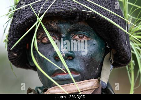 (160522) -- MIRANDA, 21. Mai 2016 -- Ein Soldat der Bolivarischen Nationalen Streitkräfte Venezuelas (FANB) nimmt am zweiten Tag der Unabhängigkeitsübung 2016 im Guaicaipuro Fort in Charallave, Bundesstaat Miranda, Venezuela, am 21. Mai 2016 Teil. Die FANB von Venezuela fand am Samstag, dem zweiten Tag der Unabhängigkeitsübung 2016, als Teil des nationalen Plans zur Gewährleistung der Souveränität des Landes statt. ) (jp) VENEZUELA-MIRANDA-DRILL BorisxVergara PUBLICATIONxNOTxINxCHN 160522 Miranda 21. Mai 2016 ein Soldat der bolivarischen nationalen Streitkräfte Venezuelas FANB nimmt am zweiten Tag der Independen Teil Stockfoto