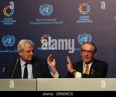 UN-Nothilfegipfel in Istanbul (160523) -- ISTANBUL, 22. Mai 2016 -- UN-Stellvertretender Generalsekretär Jan Eliasson (R) beantwortet eine Frage auf einer Pressekonferenz in Istanbul, Türkei, am 22. Mai 2016. Der erste Weltgipfel für humanitäre Hilfe, der am Montag hier beginnt, soll verschiedene Akteure mobilisieren, um die schlimmste Krise zu lösen, die seit dem Zweiten Weltkrieg nie dagewesen ist, sagte UN-Stellvertretender Generalsekretär Jan Eliasson am Sonntag. TÜRKEI-ISTANBUL-WELT HUMANITÄRE GIPFEL-PRESSEKONFERENZ HexCanling PUBLICATIONxNOTxINxCHN UN in Istanbul 160523 Istanbul 22. Mai 2016 Stellvertretender Generalsekretär der Vereinten Nationen Jan Eliass Stockfoto