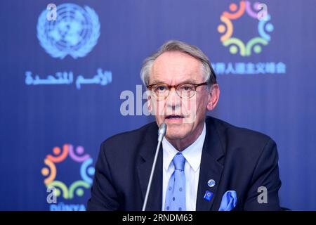 UN-Nothilfegipfel in Istanbul (160523) -- ISTANBUL, 23. Mai 2016 -- UN-Stellvertretender Generalsekretär Jan Eliasson spricht während einer Pressekonferenz des Weltgipfels für humanitäre Hilfe in Istanbul, Türkei, am 23. Mai 2016 vor den Reportern. Der weltweit erste humanitäre Gipfel ist entschlossen, sich mehr auf die Ursachen der anhaltenden Konflikte als auf Symptome für ihre Lösungen zu konzentrieren, sagte der stellvertretende Generalsekretär der Vereinten Nationen Jan Eliasson am Montag. ) TÜRKEI-ISTANBUL-HUMANITÄRER GIPFEL-JAN ELIASSON ZhaoxDingzhe PUBLICATIONxNOTxINxCHN UN Nothilfegipfel in Istanbul 160523 Istanbul 23. Mai 2016 VN Stellvertretende Sekretäre Stockfoto