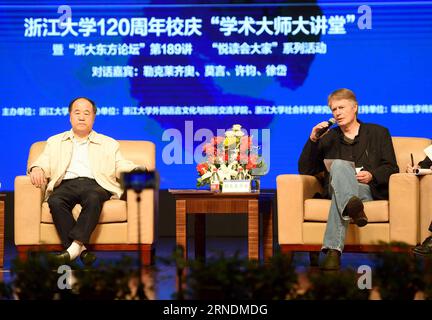 (160524) -- HANGZHOU, 24. Mai 2016 -- die Nobelpreisträger Mo Yan (L) und Le Clezio nehmen an einem Dialog zum Thema Literatur und Bildung Teil, um den 120. Jahrestag der Gründung der Zhejiang Universität in Hangzhou, ostchinesische Provinz Zhejiang, am 24. Mai 2016 zu begehen. Sowohl Mo Yan aus China als auch Le Clezio aus Frankreich sind Nobelpreisträger für Literatur. (wx) CHINA-HANGZHOU-NOBELPREISTRÄGER-DIALOG (CN) HanxChuanhao PUBLICATIONxNOTxINxCHN 160524 Hangzhou 24. Mai 2016 die Nobelpreisträger Mo Yan l und Le Clezio nehmen anlässlich des 120. Jahrestages des Foun an einem Dialog zum Thema Literatur und Bildung Teil Stockfoto