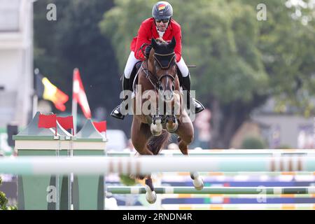 Mailand, Italien. September 2023. Reitsport: Europameisterschaft, Springreiten, 3. Wettbewerb, 2. Runde Nationenpokal (Einzelperson und Team). Der Springreiter Philipp Weishaupt reitet Zineday. Quelle: Friso Gentsch/dpa/Alamy Live News Stockfoto