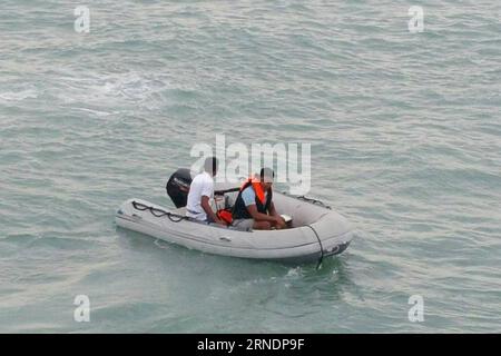 Thailand: Tödlicher Bootsunfall in Koh Samui Samui, 27. Mai 2016 () -- Retter suchen nach Überlebenden in der Nähe der Insel Koh Samui im Süden Thailands, 26. Mai 2016. Zwei Touristen starben und fünf weitere wurden am späten Donnerstagnachmittag noch vermisst, als ein Schnellboot auf dem Weg zurück zur Insel Koh Samui im Süden Thailands flippte, berichteten lokale Medien. () THAILAND-SAMUI-SPEEDBOAT-CAPSIZE Xinhua PUBLICATIONxNOTxINxCHN tödlicher Bootsunfall im thailändischen Land auf Koh Samui Samui Mai 27 2016 Rettung Suche nach Überlebenden in der Nähe von Koh Samui Island im südlichen thailändischen Land Mai 26 2016 zwei Touristen starben und fünf OTH Stockfoto