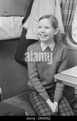 Aktuelles 07 - 2 - 1974: Das Mädchen, das nie von trainOnce gewählt hatte, muss das erste sein, und das ist die Geschichte der 10-jährigen Marit Medhus aus Hallingdal, als sie zum ersten Mal mit der Bahn reist. - Das war lustig! Beim nächsten Mal werden Vater und Einar mitmachen, sagt Marit. Foto: Aage Storløkken / aktuell / NTB ***FOTO NICHT VERARBEITET*** dieser Text wurde automatisch übersetzt! Stockfoto