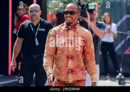 Monza, Italia. September 2023. Lewis Hamilton von Mercedes kommt für einen Trainingstag vor dem F1 Grand Prix von Italien im Autodromo Nazionale Monza am 1. September 2023 in Monza, Italien. (Bild: © Beata Zawrzel/ZUMA Press Wire) NUR REDAKTIONELLE VERWENDUNG! Nicht für kommerzielle ZWECKE! Stockfoto