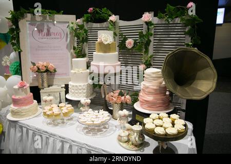 (160604) -- SYDNEY, 3. Juni 2016 -- Foto aufgenommen am 3. Juni 2016 zeigt eine Ausstellung auf einer jährlichen Kuchen-, Backen- und Süßwarenmesse in Sydney, Australien. Die Show findet vom 3. Bis 5. Juni dieses Jahres statt und bietet Live-Vorführungen von berühmten Köchen, interaktive Workshops und köstliche Leckereien. ) (cyc) AUSTRALIA-SYDNEY-SWEETS-EXHIBITION ZhuxHongye PUBLICATIONxNOTxINxCHN 160604 Sydney 3. Juni 2016 Foto aufgenommen AM 3. Juni 2016 Shows to Exhibit AT to to Annual Cake Bake and Sweets Show in Sydney Australien die Show IS Hero vom 3. Bis 5. Juni dieses Jahres mit Live-Demonstration von Celebrity Chiefs Interactive Works Stockfoto