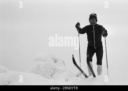 Tatsächlich 06 - 8 - 1974: Sie, die aloneBerit Mørdre Lammedal geht, ist wieder da, wo wir sie gewohnt sind - an der Spitze des norwegischen Skilanglaufthrons der Frauen. Nachdem sie letztes Jahr aus der Elite-Gruppe ausgeschlossen wurde, ist sie den diesjährigen Weltmeisterschaften einen eigenen Weg voraus - und es ist ihr gelungen. Foto: Ivar Aaserud / aktuell / NTB ***FOTO NICHT VERARBEITET*** dieser Text wurde automatisch übersetzt! Stockfoto