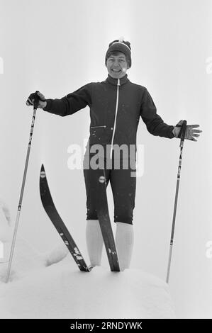 Tatsächlich 06 - 8 - 1974: Sie, die aloneBerit Mørdre Lammedal geht, ist wieder da, wo wir sie gewohnt sind - an der Spitze des norwegischen Skilanglaufthrons der Frauen. Nachdem sie letztes Jahr aus der Elite-Gruppe ausgeschlossen wurde, ist sie den diesjährigen Weltmeisterschaften einen eigenen Weg voraus - und es ist ihr gelungen. Foto: Ivar Aaserud / aktuell / NTB ***FOTO NICHT VERARBEITET*** dieser Text wurde automatisch übersetzt! Stockfoto