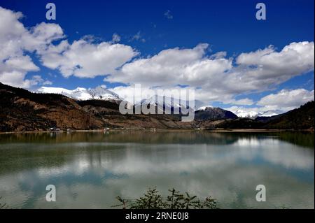 (160605) -- TIBET, 5. Juni 2016 -- Foto aufgenommen am 4. Juni 2016 zeigt die Landschaft des Ranwu-Sees im Basu County von Chamdo City, der autonomen Region Tibet im Südwesten Chinas. ) (wx) CHINA-TIBET-RANWU SEENLANDSCHAFT (CN) ZhangxRufeng PUBLICATIONxNOTxINxCHN 160605 Tibet 5. Juni 2016 Foto aufgenommen AM 4. Juni 2016 zeigt die Landschaft des Ranwu Sees im Basu County Chamdo City Südwesten Chinas S Tibet Autonome Region wx China Tibet Ranwu Seenlandschaft CN ZhangxRufeng PUBLICATINxCHN TxCHN Stockfoto