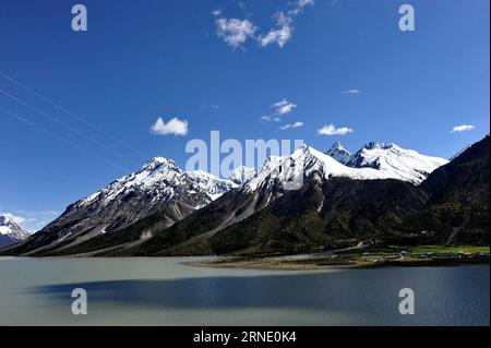 (160605) -- TIBET, 5. Juni 2016 -- Foto aufgenommen am 4. Juni 2016 zeigt die Landschaft des Ranwu-Sees im Basu County von Chamdo City, der autonomen Region Tibet im Südwesten Chinas. ) (wx) CHINA-TIBET-RANWU SEENLANDSCHAFT (CN) ZhangxRufeng PUBLICATIONxNOTxINxCHN 160605 Tibet 5. Juni 2016 Foto aufgenommen AM 4. Juni 2016 zeigt die Landschaft des Ranwu Sees im Basu County Chamdo City Südwesten Chinas S Tibet Autonome Region wx China Tibet Ranwu Seenlandschaft CN ZhangxRufeng PUBLICATINxCHN TxCHN Stockfoto