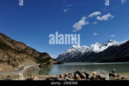 (160605) -- TIBET, 5. Juni 2016 -- Foto aufgenommen am 4. Juni 2016 zeigt die Landschaft des Ranwu-Sees im Basu County von Chamdo City, der autonomen Region Tibet im Südwesten Chinas. ) (wx) CHINA-TIBET-RANWU SEENLANDSCHAFT (CN) ZhangxRufeng PUBLICATIONxNOTxINxCHN 160605 Tibet 5. Juni 2016 Foto aufgenommen AM 4. Juni 2016 zeigt die Landschaft des Ranwu Sees im Basu County Chamdo City Südwesten Chinas S Tibet Autonome Region wx China Tibet Ranwu Seenlandschaft CN ZhangxRufeng PUBLICATINxCHN TxCHN Stockfoto