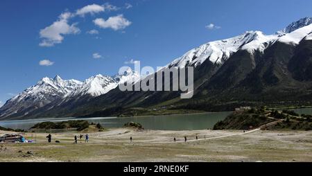 (160605) -- TIBET, 5. Juni 2016 -- Foto aufgenommen am 4. Juni 2016 zeigt Gletscher in der Nähe des Ranwu-Sees im Basu County von Chamdo City, südwestlich Chinas autonome Tibet-Region. ) (wx) CHINA-TIBET-RANWU SEENLANDSCHAFT (CN) ZhangxRufeng PUBLICATIONxNOTxINxCHN 160605 Tibet 5. Juni 2016 Foto aufgenommen AM 4. Juni 2016 zeigt Gletscher in der Nähe von Ranwu See in Basu County Chamdo City Südwest China S Tibet Autonome Region wx China Tibet Ranwu See Landschaft CN ZhangxRufeng PUBLICATINxCHXCHN Stockfoto