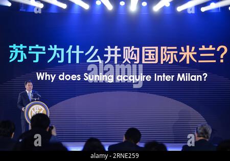 (160606) -- NANJING, 6. Juni 2016 -- der Vorsitzende der Suning Group, Zhang Jindong, spricht auf einer Pressekonferenz in Nanjing, der Hauptstadt der ostchinesischen Provinz Jiangsu, am 6. Juni 2016. Der chinesische Einzelhandelskonzern Suning Group hat einen Anteil von 70 Prozent am italienischen Fußballverein Inter Mailand, ein Deal im Wert von 270 Millionen Euro, teilte die Suning Group hier am Montag mit. )(wll) (SP)CHINA-NANJING-SOCCER-SUNING-INTER MAILAND(CN) LixXiang PUBLICATIONxNOTxINxCHN 160606 Nanjing 6. Juni 2016 Zhang Jindong, Vorsitzender der Suning Group, spricht AUF einer Pressekonferenz in Nanjing, Hauptstadt der ostchinesischen Provinz S Jiangsu, 6. Juni 2016 China S R Stockfoto