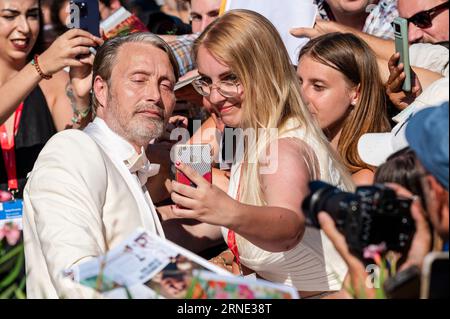 Venedig, Italien. September 2023. Mads Mikkleson kommt bei der Bastarden (Promise Land) Premiere im Sala Grande auf dem 80. Internationalen Filmfestival von Venedig an. Quelle: Euan Cherry/Alamy Live News Stockfoto