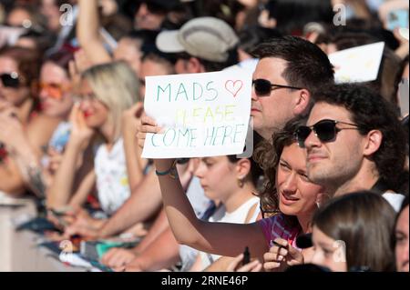 Venedig, Italien. September 2023. Atmosphäre bei Ankunft bei der Bastarden (Promise Land) Premiere im Sala Grande auf dem 80. Internationalen Filmfestival von Venedig. Quelle: Euan Cherry/Alamy Live News Stockfoto