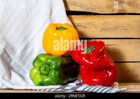 Gelbe, rote und grüne Paprika Stockfoto