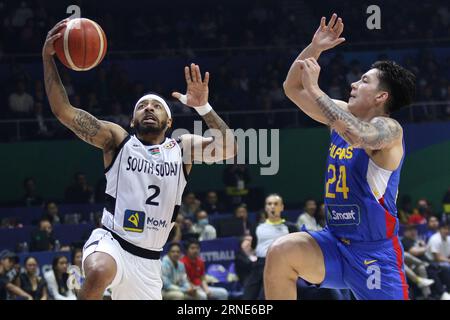 Quezon City, Philippinen. August 2023 31. Während der FIBA-Weltmeisterschaft 2023 treffen die Philippinen (Blau) und der Südsudan (weiß) im Smart Araneta Coliseum aufeinander. Südsudan gewann, 87-68. Pasay City, Manila, Philippinen, am 31. August 2023 (Foto: Dennis Jerome Acosta/Pacific Press/SIPA USA) Credit: SIPA USA/Alamy Live News Stockfoto