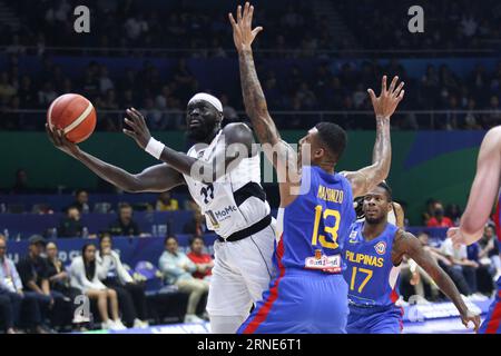 Quezon City, Philippinen. August 2023 31. Während der FIBA-Weltmeisterschaft 2023 treffen die Philippinen (Blau) und der Südsudan (weiß) im Smart Araneta Coliseum aufeinander. Südsudan gewann, 87-68. Pasay City, Manila, Philippinen, am 31. August 2023 (Foto: Dennis Jerome Acosta/Pacific Press/SIPA USA) Credit: SIPA USA/Alamy Live News Stockfoto