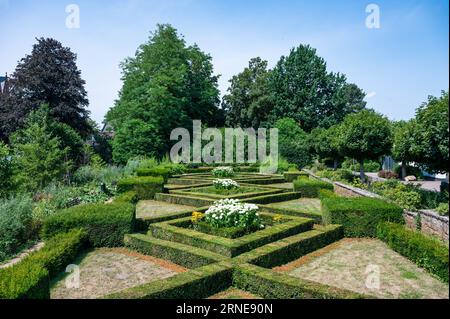 Goch, Nordrhein-Westfalen, 14. Juli 2023 - der Stadtpark von Karl Baum mit grüner Dekoration Stockfoto