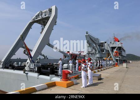 (160615) -- ZHOUSHAN, 15. Juni 2016 -- das chinesische U-Boot-Rettungsschiff Changdao bereitet sich darauf vor, einen Militärhafen in der Stadt Zhoushan in der ostchinesischen Provinz Zhejiang am 15. Juni 2016 für Hawaii, die Vereinigten Staaten, zu verlassen. Teilnahme an den multinationalen Übungen zum pazifischen Rand - 2016. Raketenfregatte Hengshui , Raketenzerstörer Xi an , Versorgungsschiff Gaoyou Lake , Krankenhausschiff Peace Ark , U-Boot-Rettungsschiff Changdao , drei Hubschrauber und mehr als 1.200 Soldaten würden an den Übungen teilnehmen. ) (Ry) CHINA-NAVY-U.S.-DRILL (CN) LixTang PUBLICATIONxNOTxINxCHN 160615 Zhou Shan 15. Juni 2016 Chine Stockfoto