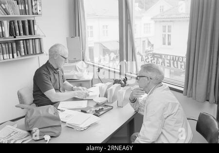 Aktuell 26 - 6 - 1974: Aber die Konvoi-Stadt blüht.es fehlte nicht an düsteren Vorhersagen, aber Convoibyen steht heute als blühendes Denkmal für Leif Heimstads Idee einer separaten Lebensumgebung für Kriegssegler. Foto: Ivar Aaserud / aktuell / NTB ***FOTO NICHT VERARBEITET*** dieser Text wurde automatisch übersetzt! Stockfoto