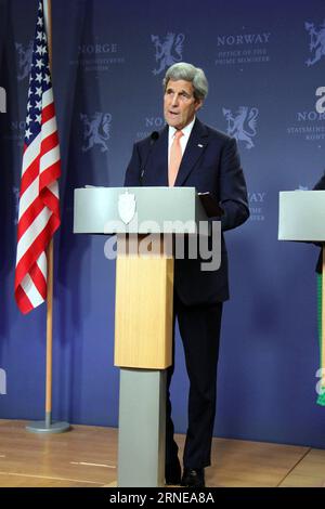 (160615) -- OSLO, 15. Juni 2016 -- US-Außenminister John Kerry spricht während einer gemeinsamen Pressekonferenz mit Norwegens Premierminister Erna Solberg (nicht im Bild zu sehen), in Oslo, Norwegen, 15. Juni 2016. John Kerry traf sich hier am Mittwochmorgen mit dem iranischen Außenminister Mohammad-Javad Zarif, um das Atomabkommen, das als gemeinsamer umfassender Aktionsplan (Joint Comprehensive Plan of Action, JCPOA) bezeichnet wird, sowie die Syrien-Frage zu erörtern. Was den JCPOA betrifft, so haben die Vereinigten Staaten von Amerika absolut alles getan, was wir gemäß dem Abkommen tun mussten und müssen, sagte Kerry später in W Stockfoto