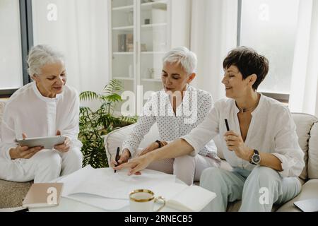 Group of happy business lady working together on new project. Stockfoto