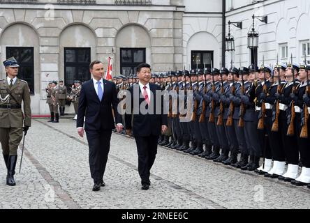 (160620) -- WARSCHAU, 20. Juni 2016 -- der chinesische Präsident Xi Jinping nimmt an einer Begrüßungszeremonie des polnischen Präsidenten Andrzej Duda in Warschau, Polen, am 20. Juni 2016 Teil. ) (Zkr) POLEN-WARSCHAU-CHINA-XI JINPING-BEGRÜSSUNGSZEREMONIE RaoxAimin PUBLICATIONxNOTxINxCHN 160620 Warschau 20. Juni 2016 der chinesische Präsident Xi Jinping nimmt an einer Begrüßungszeremonie des polnischen Präsidenten Andrzej Duda in Warschau Polen 20. Juni 2016 CCR Polen Warschau China Xi Jinping Willkommenszeremonie RaoxAimin PUBLICATIONxNOTxINxCHN Teil Stockfoto