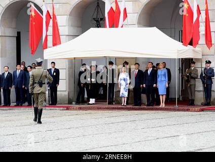 (160620) -- WARSCHAU, 20. Juni 2016 -- der chinesische Präsident Xi Jinping nimmt an einer Begrüßungszeremonie des polnischen Präsidenten Andrzej Duda in Warschau, Polen, am 20. Juni 2016 Teil. ) (Zkr) POLEN-WARSCHAU-CHINA-XI JINPING-BEGRÜSSUNGSZEREMONIE RaoxAimin PUBLICATIONxNOTxINxCHN 160620 Warschau 20. Juni 2016 der chinesische Präsident Xi Jinping nimmt an einer Begrüßungszeremonie des polnischen Präsidenten Andrzej Duda in Warschau Polen 20. Juni 2016 CCR Polen Warschau China Xi Jinping Willkommenszeremonie RaoxAimin PUBLICATIONxNOTxINxCHN Teil Stockfoto