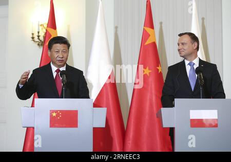 (160620) -- WARSCHAU, 20. Juni 2016 -- der chinesische Präsident Xi Jinping (L) und der polnische Präsident Andrzej Duda nehmen nach ihren Gesprächen in Warschau, Polen, am 20. Juni 2016 an einer Pressekonferenz Teil. ) (Zkr) POLEN-CHINA-XI JINPING-ANDRZEJ DUDA-TALKS LanxHongguang PUBLICATIONxNOTxINxCHN 160620 Warschau 20. Juni 2016 der chinesische Präsident Xi Jinping l und der polnische Präsident Andrzej Duda nehmen nach ihren Gesprächen in Warschau am 20. Juni 2016 an einer Pressekonferenz Teil Stockfoto