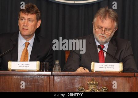 James Roaf(L), Missionsleiter des Internationalen Währungsfonds (IWF), und Dusan Vujovic, serbischer Finanzminister, nahmen am 21. Juni 2016 an einer Pressekonferenz in Belgrad Teil. Der Internationale Währungsfonds (IWF) erhöhte seine Prognose des BIP-Wachstums für Serbien am Dienstag von 1,8 auf 2,5 Prozent. ) SERBIEN-BELGRAD-IWF-GDP NemanjaxCabric PUBLICATIONxNOTxINxCHN James l International Monetary Fund IWF Mission Chief und Dusan Vujovic serbische Finanzminister nehmen an einer Pressekonferenz in Belgrad Serbien Teil AM 21. Juni 2016 erhöhte der IWF seine Prognose des BIP-Wachstums für Stockfoto