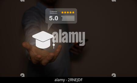 Graduierungskappe mit Erdkugel. Konzept des globalen Wirtschaftsstudiums, Auslandsausbildung, Schulanfang. Bildung in der globalen Welt, Auslandsstudium. Stockfoto