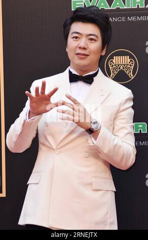 (160625) -- TAIPEI, 25. Juni 2016 () -- der Pianist lang lang posiert auf dem roten Teppich, als er für die 27. Golden Melody Awards in Taipei, Taiwan im Südosten Chinas, am 25. Juni 2016 ankommt. () (yxb/zkr) CHINA-TAIPEI-GOLDEN MELODY AWARDS (CN) Xinhua PUBLICATIONxNOTxINxCHN 160625 TAIPEI Juni 25 2016 Pianist Long Long posiert AUF dem Roten Teppich, als er für die 27. Goldenen MELODIEPREISE in Taipei SÜDOSTCHINA ankommt S TAIWAN Juni 25 2016 yxb CCR China Taipei Golden MELODY Awards PCN XUCHINXBLINXINN Stockfoto