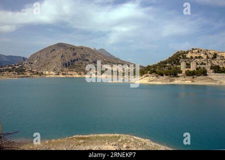 Blick auf das Amadorio-Reservoir in Villajoyosa (Alicante, Spanien) Stockfoto