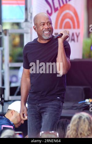 New York, USA. September 2023. Darius Rucker tritt am 1. September 2023 auf der „Today“ Show von NBC im Rockefeller Center in New York auf. (Foto: Efren Landaos/SIPA USA) Credit: SIPA USA/Alamy Live News Stockfoto