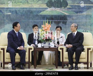 (160630) -- PEKING, 30. Juni 2016 -- Ma Biao(R), stellvertretender Vorsitzender des Nationalen Komitees der Politischen Konsultativkonferenz des chinesischen Volkes (CPPCC), trifft sich mit Vu Xuan Hong, Präsident der Vietnam Union of Friendship Organizations in Peking, Hauptstadt Chinas, am 30. Juni 2016. ) (Wjq) CHINA-BEIJING-MA BIAO-VIETNAM-MEETING (CN) DingxLin PUBLICATIONxNOTxINxCHN 160630 Peking Juni 30 2016 MA Biao r Stellvertretender Vorsitzender des Nationalkomitees der chinesischen Prominenten S politische Beratungskonferenz CPPCC trifft sich mit VU Xuan Hong Präsident der Vietnam Union of Friendship Organizations Stockfoto