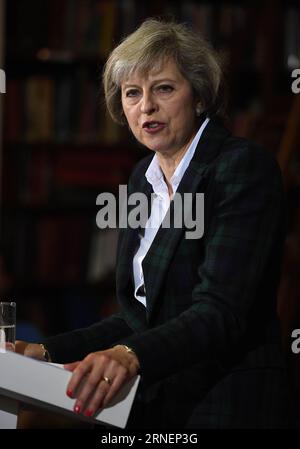 (160630) -- LONDON, 30. Juni 2016 () -- Innenministerin Theresa May startet ihre Führungskampagne in London, Großbritannien, am 30. Juni 2016. Fünf Kandidaten tauchten am Donnerstag im Rennen auf, um der nächste Premierminister Großbritanniens zu werden, nachdem David Cameron entschieden hatte, aufzuhören. () (zjy) GROSSBRITANNIEN-LONDON-THERESA MAY Xinhua PUBLICATIONxNOTxINxCHN 160630 London Juni 30 2016 Innenministerin Theresa May startet ihre Leadership Campaign in London Großbritannien Juni 30 2016 fünf Kandidaten tauchten am Donnerstag im Rennen auf, die nächsten Premierminister Großbritanniens zu werden, nachdem David Cameron S den Beschluss gefasst hatte, zjy Britain zu verlassen Stockfoto