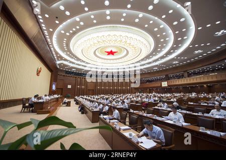 (160630) -- PEKING, 30. Juni 2016 -- Zhang Dejiang, Vorsitzender des Ständigen Ausschusses des Nationalen Volkskongresses Chinas (NPC), leitet die 3. Plenarsitzung der 21. Sitzung des 12. Ständigen Ausschusses des NPC in der Großen Halle des Volkes in Peking, der Hauptstadt Chinas, am 30. Juni 2016. Zhang übermittelte den Gesetzgebern einen Bericht über die Überprüfung der Umsetzung des Lebensmittelsicherheitsgesetzes. ) (wyl) CHINA-BEIJING--NPC-MEETING (CN) XiexHuanchi PUBLICATIONxNOTxINxCHN 160630 Peking Juni 30 2016 Zhang Dejiang Vorsitzender des Thing Committee of China S National Prominrities S Congress N Stockfoto