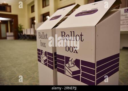 Parlamentswahl in Australien (160701) -- CANBERRA, 1. Juli 2016 -- Foto aufgenommen am 1. Juli 2016 zeigt die Wahlurnen für den nächsten Tag im Old Parliament House, einer der Wahllokale in Canberra, Australien. Die Australier werden am 2. Juli 2016 zu den Bundestagswahlen gehen. Alle 150 Sitze des Repräsentantenhauses und 76 Sitze des Senators werden beschlossen. ) AUSTRALIEN-CANBERRA-WAHLVORBEREITUNG JustinxQian PUBLICATIONxNOTxINxCHN Parlamentswahl in Australien 160701 Canberra 1. Juli 2016 Foto aufgenommen AM 1. Juli 2016 zeigt die Wahlurnen für den nächsten Tag S Polli Stockfoto